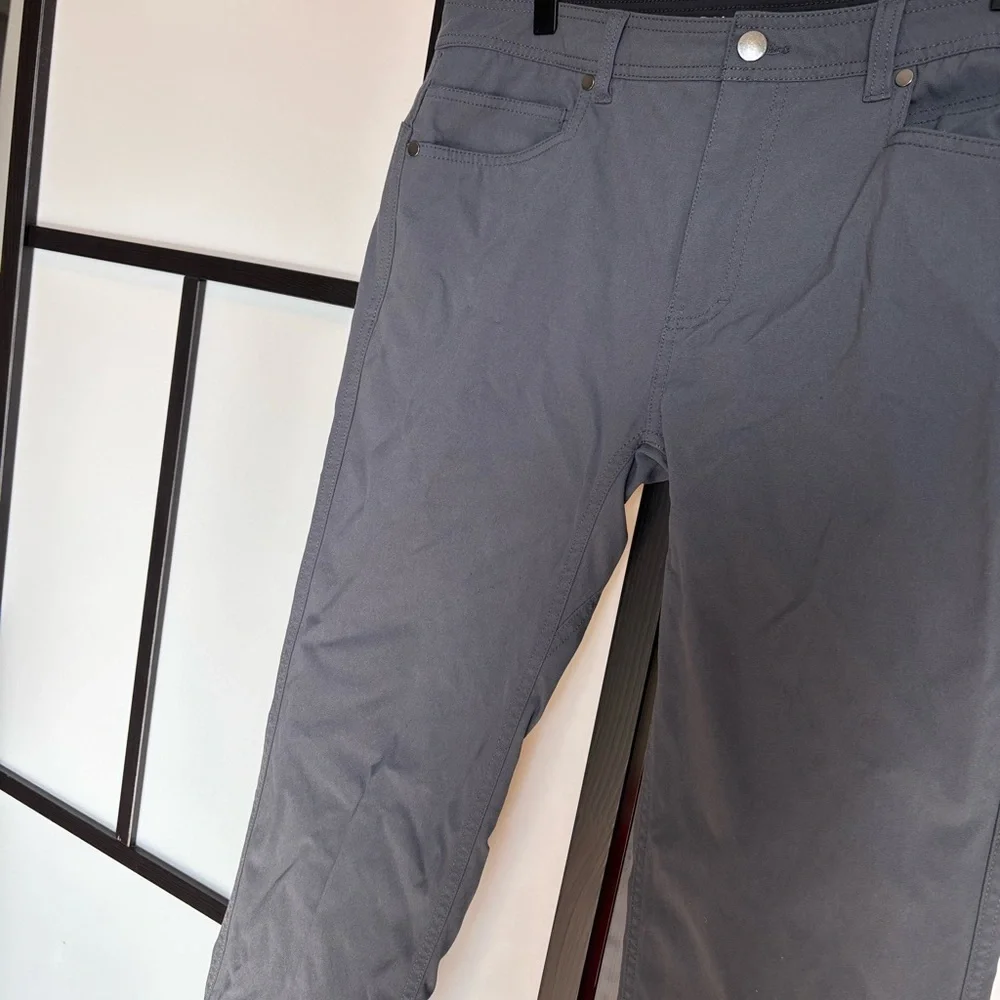 Western Rise men’s gray‎ pants. Size 33